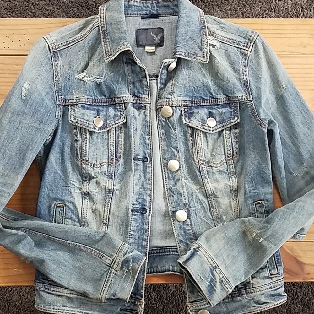 NWOT American Eagle distressed jean jacket